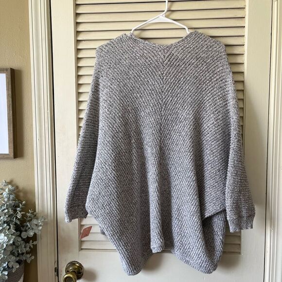 ATMOSPHERE || Womans Grey Cardigan - Picture 2 of 6